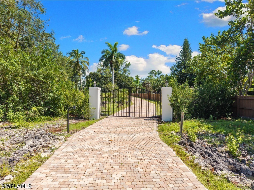 3 Bed Pool Home for Sale in Livingston Woods, photo 3