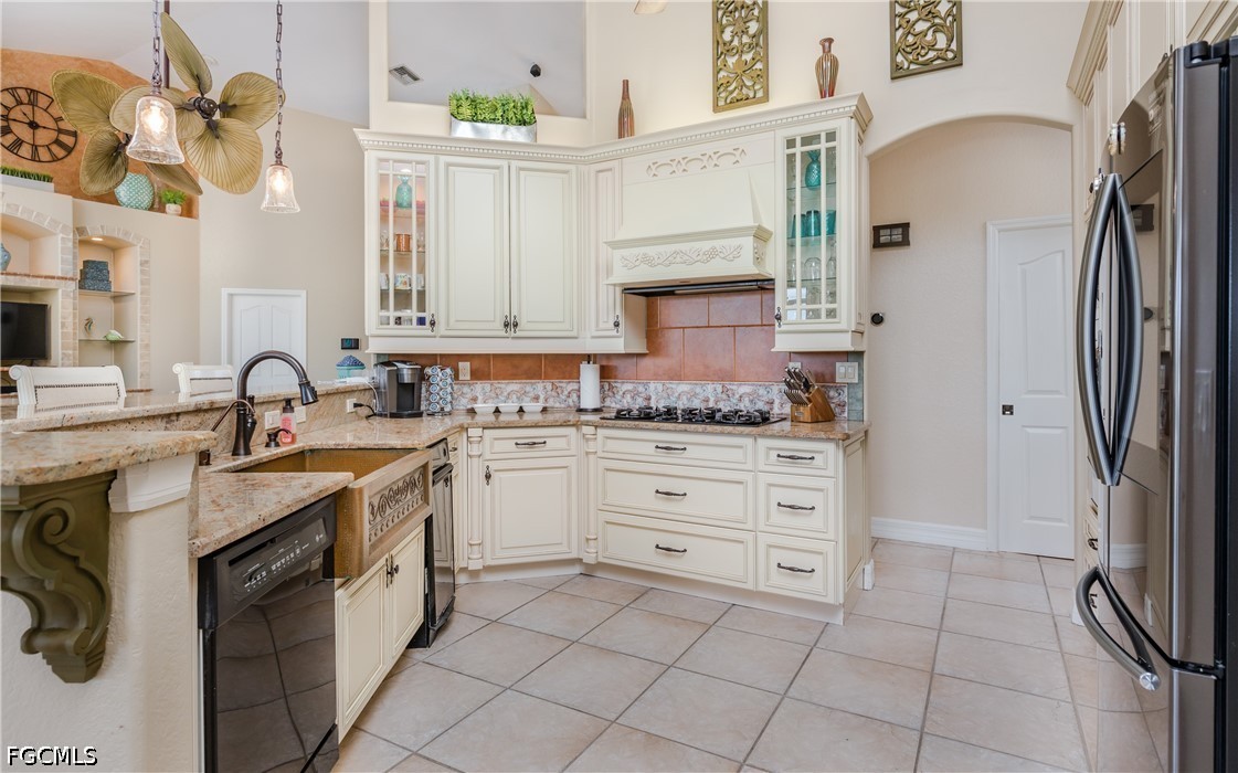4 Bed Pool Home for Sale in Cape Coral, photo 3