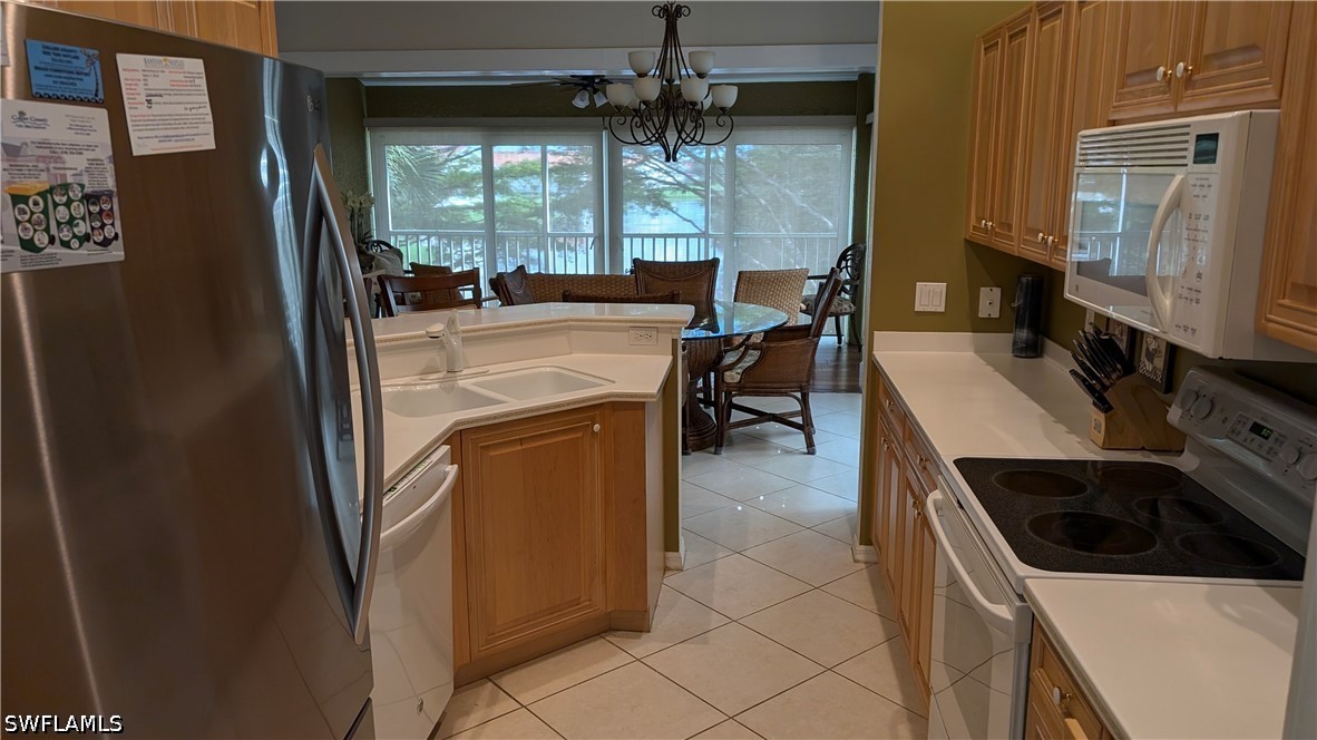 3 Bed Waterfront Home for Sale in Carlton Lakes, photo 3