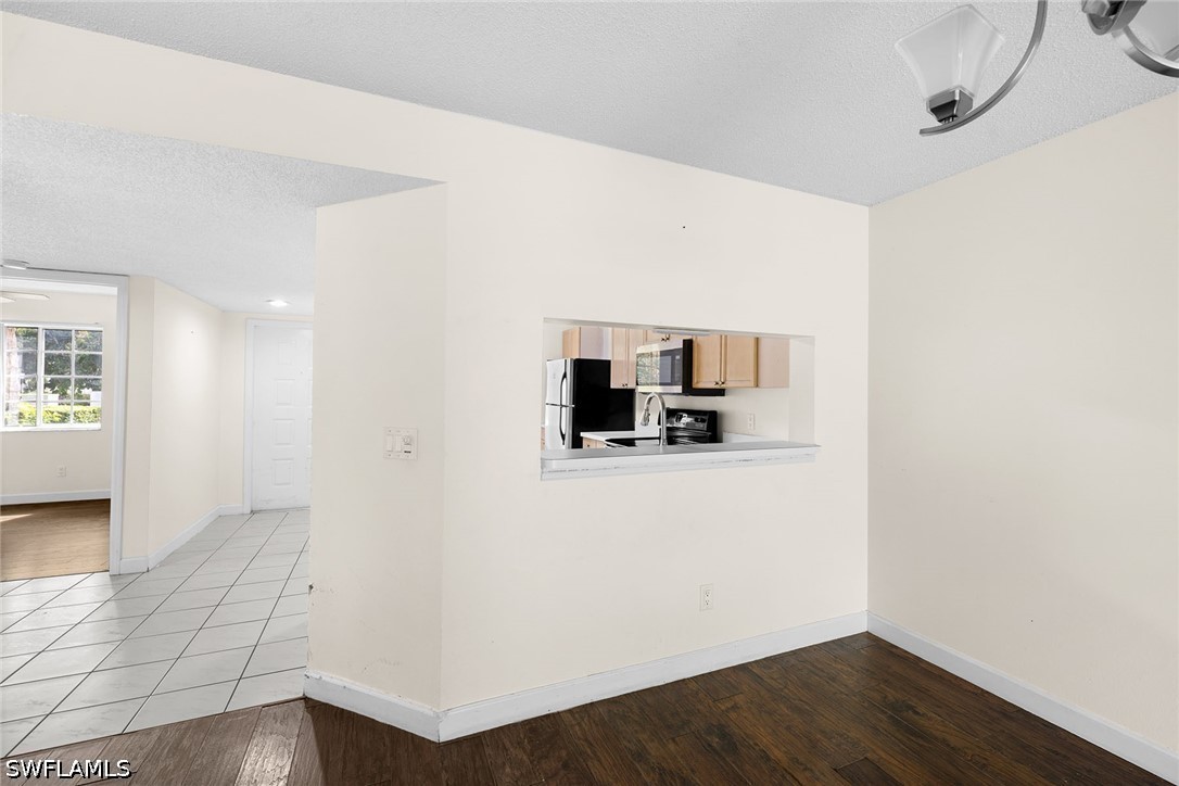 2 Bed Condominium for Sale in Naples, photo 3