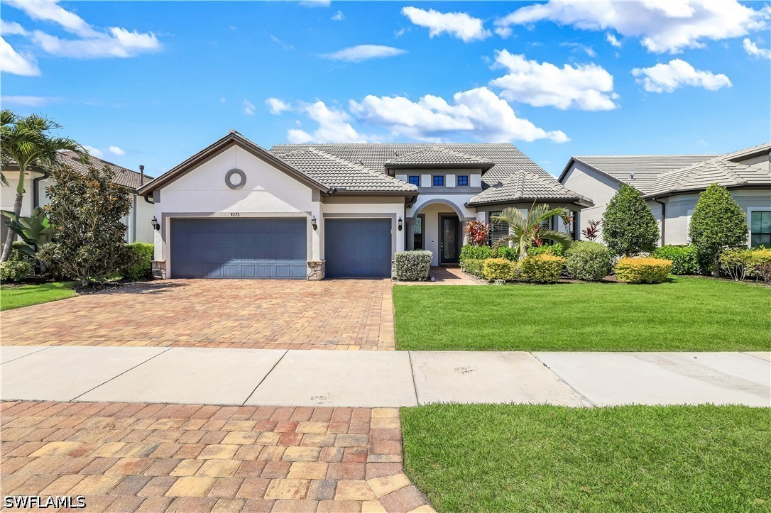 5 Bed Pool Home for Sale in Naples, photo 3