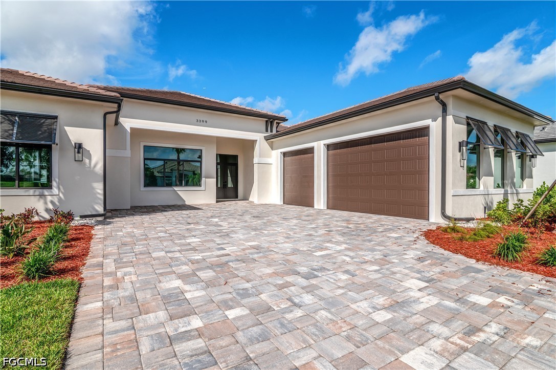 3 Bed Pool Home for Sale in Country Club, photo 3