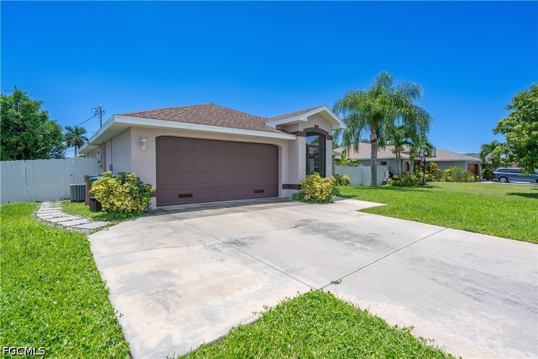 3 Bed SingleFamilyResidence for Sale in Cape Coral, photo 3