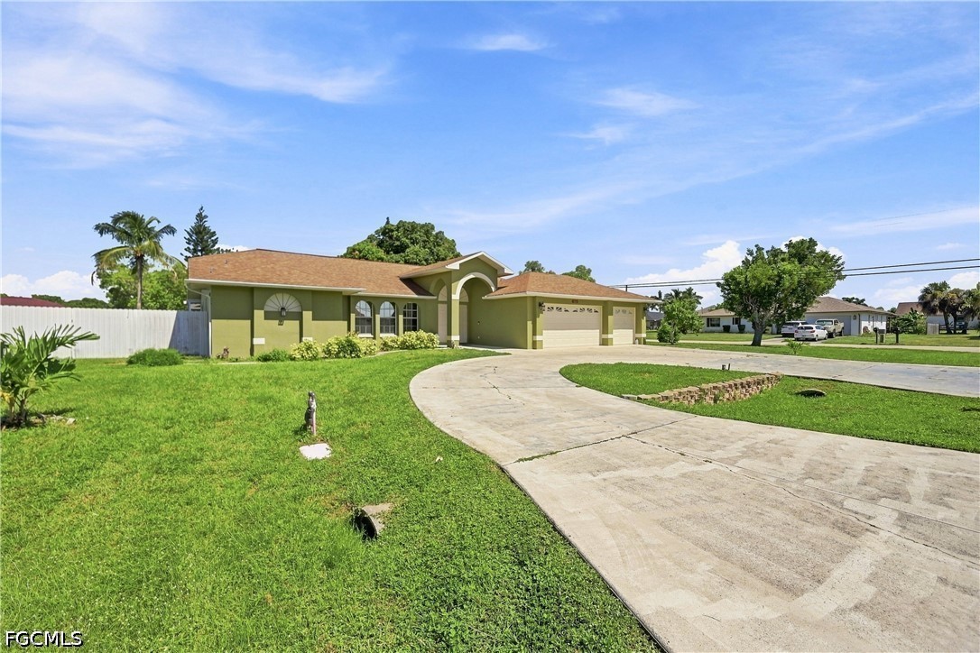 4 Bed Pool Home for Sale in Cape Coral, photo 3