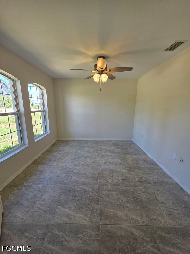 3 Bed SingleFamilyResidence for Sale in Lehigh Acres, photo 3