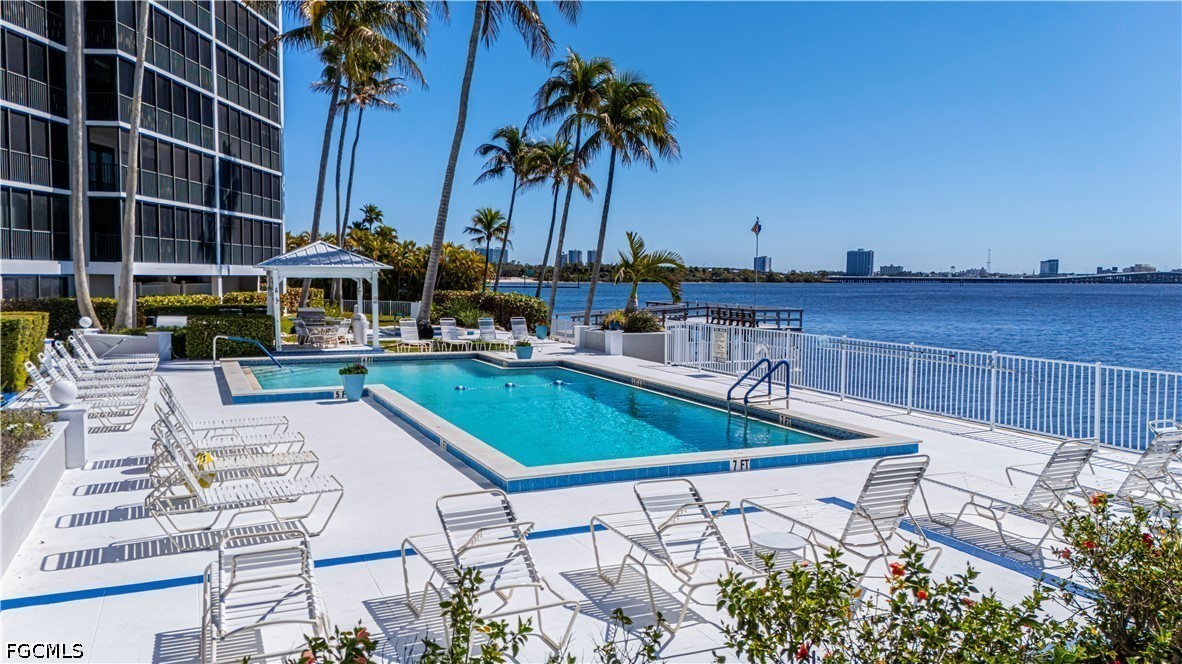 3 Bed Waterfront Home for Sale in North Shore Place, photo 3