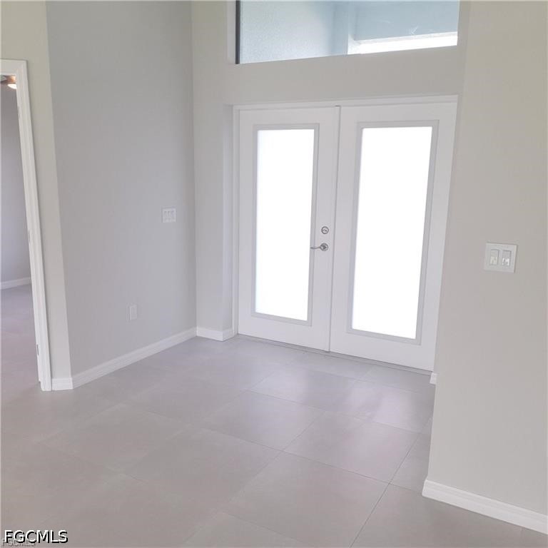 3 Bed SingleFamilyResidence for Sale in Cape Coral, photo 3