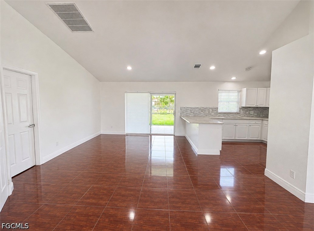 3 Bed SingleFamilyResidence for Sale in Lehigh Acres, photo 3