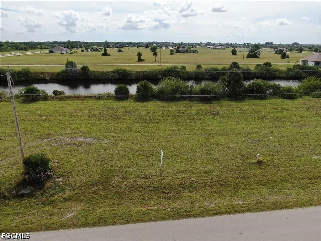 Waterfront Home for Sale in Cape Coral, photo 3