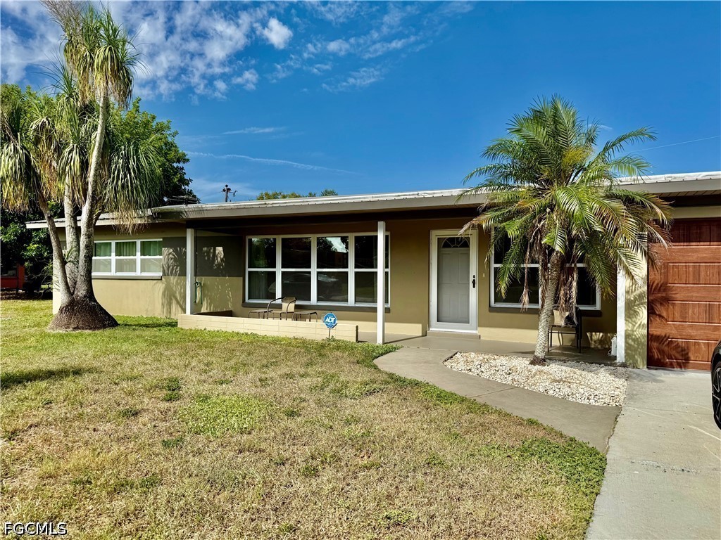2 Bed SingleFamilyResidence for Sale in Lehigh Acres, photo 3