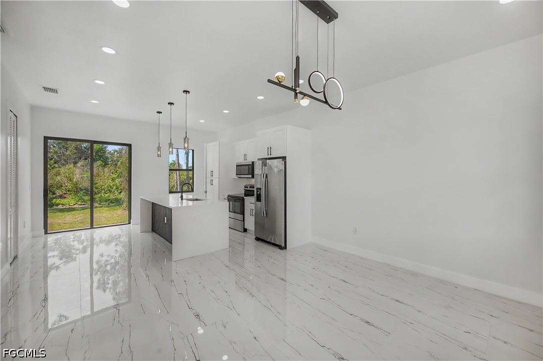 3 Bed SingleFamilyResidence for Sale in Lehigh Acres, photo 3