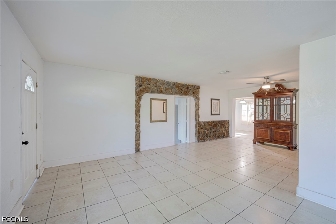 3 Bed SingleFamilyResidence for Sale in Travis Subd, photo 3