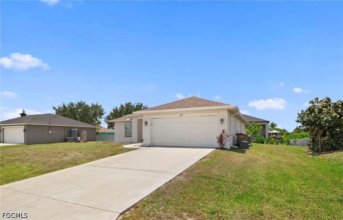 4 Bed SingleFamilyResidence for Sale in Cape Coral, photo 3