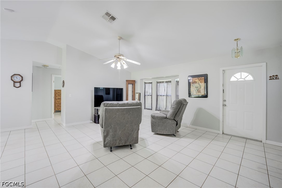 3 Bed SingleFamilyResidence for Sale in Lehigh Acres, photo 3