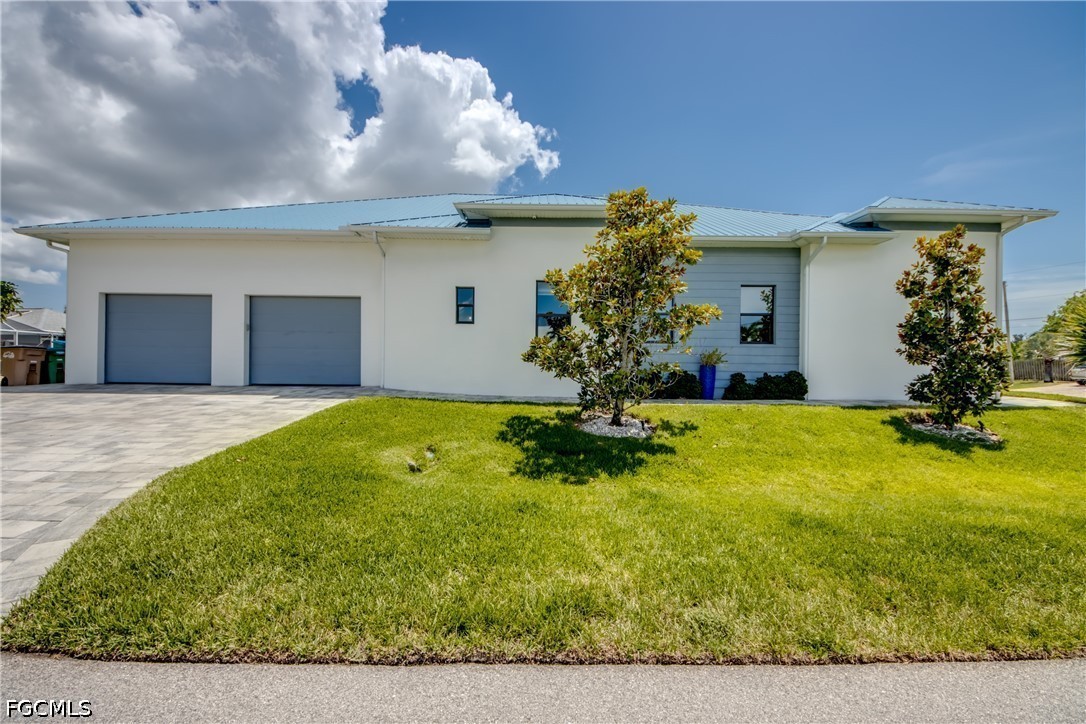 6 Bed Pool Home for Sale in Cape Coral, photo 3