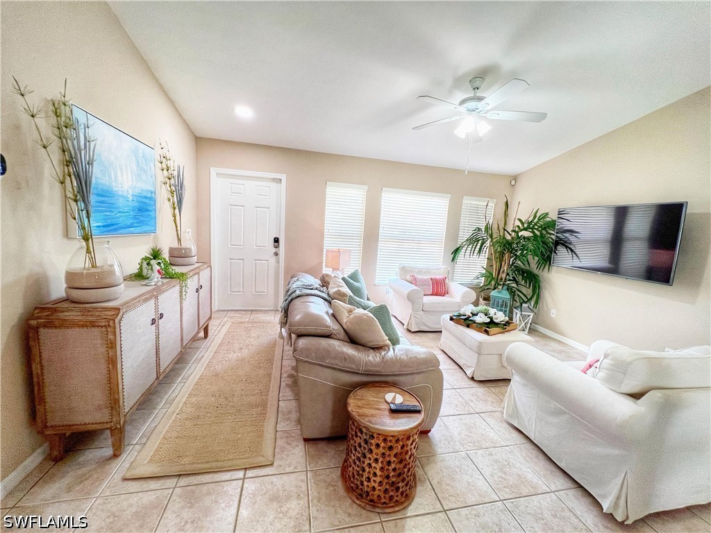 3 Bed SingleFamilyResidence for Sale in Cape Coral, photo 3