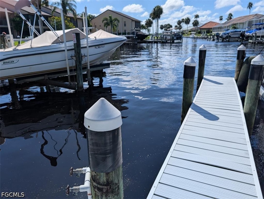 2 Bed Waterfront Home for Sale in North Fort Myers, photo 3