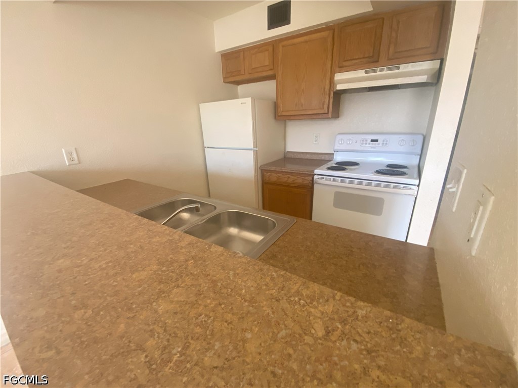 1 Bed Condominium for Sale in Fort Myers, photo 3