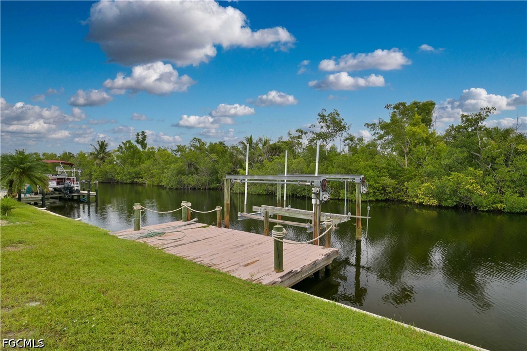 Waterfront Home for Sale in Bayside Estates, photo 3