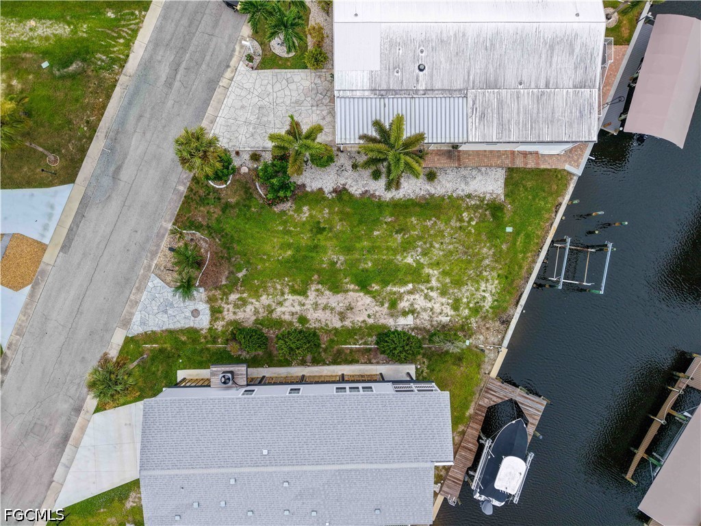 Waterfront Home for Sale in Bayside Estates, photo 3