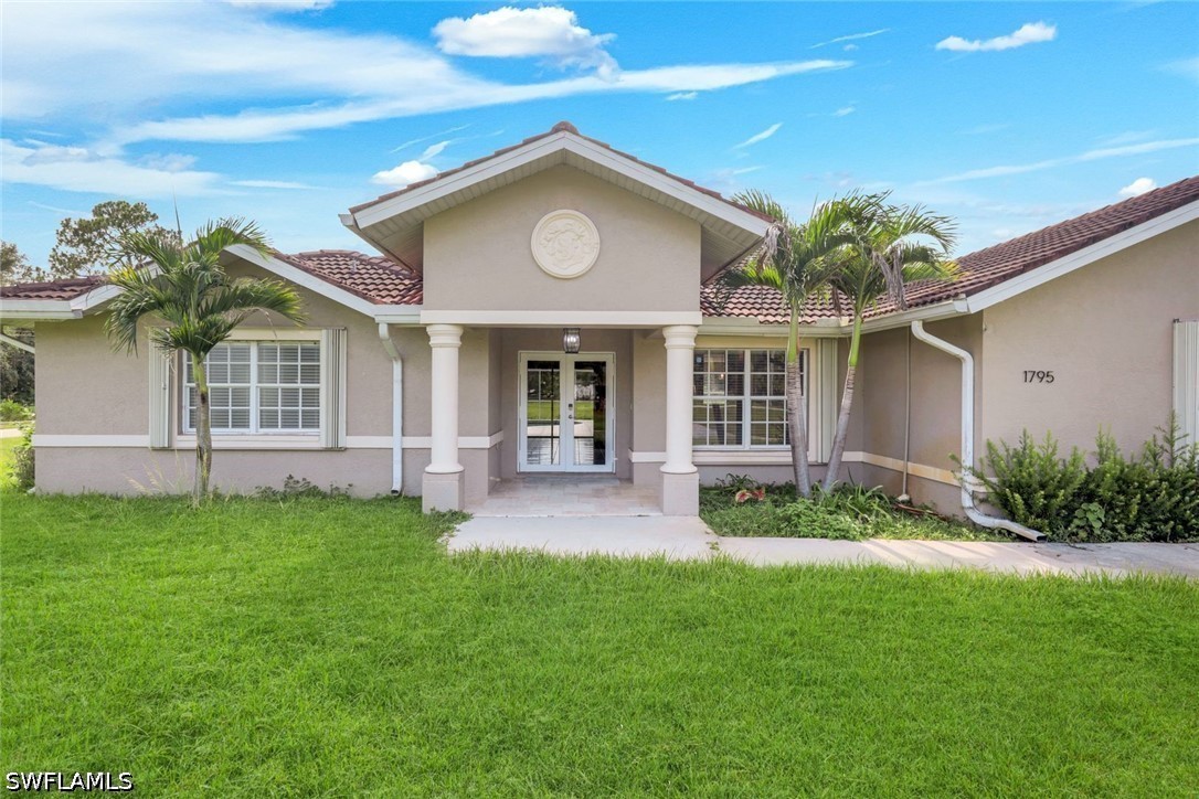 3 Bed Pool Home for Sale in Golden Gate Estates, photo 3