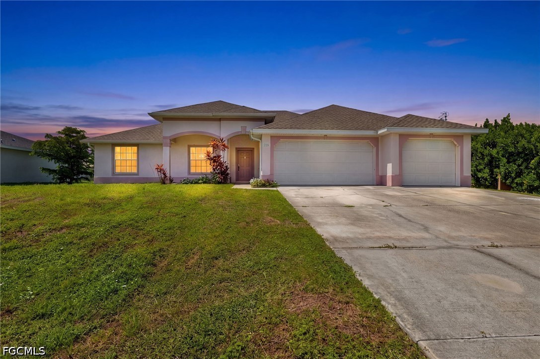 3 Bed SingleFamilyResidence for Sale in Cape Coral, photo 3