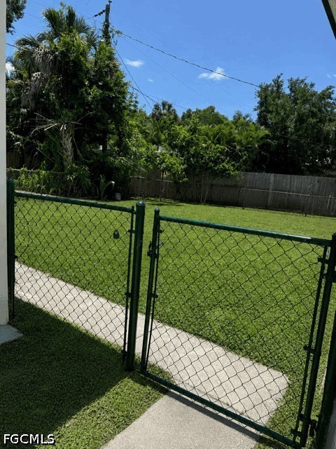 2 Bed SingleFamilyResidence for Sale in Bayshore Gardens, photo 3