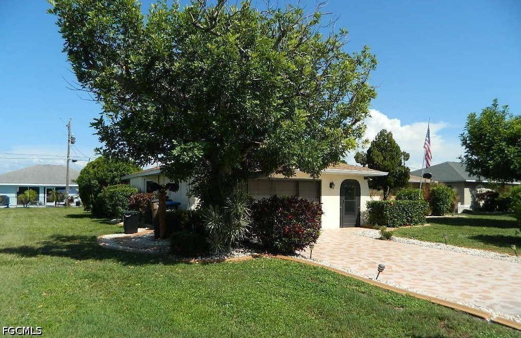3 Bed SingleFamilyResidence for Sale in Cape Coral, photo 3