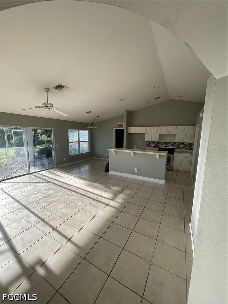 3 Bed SingleFamilyResidence for Sale in Cape Coral, photo 3