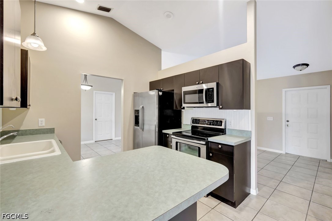 3 Bed SingleFamilyResidence for Sale in San Carlos Park, photo 3