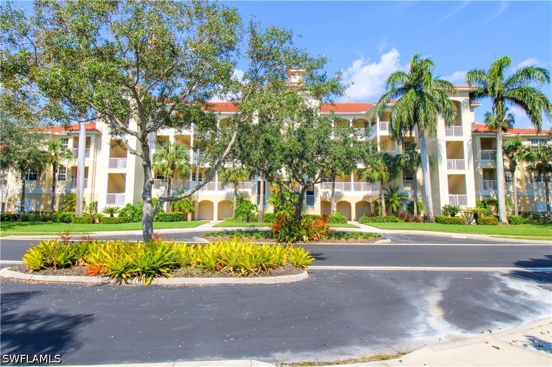 3 Bed Condominium for Sale in Lake Barrington, photo 3