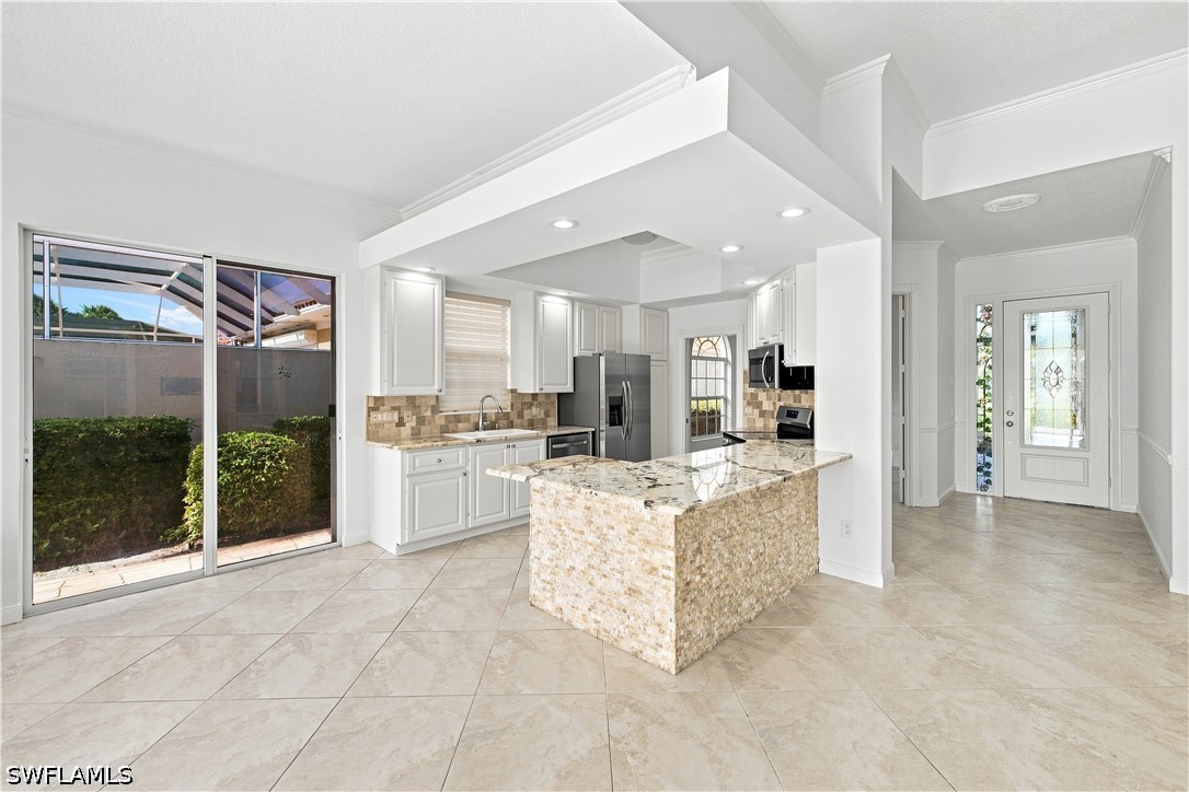 3 Bed Waterfront Home for Sale in Village Walk, photo 3