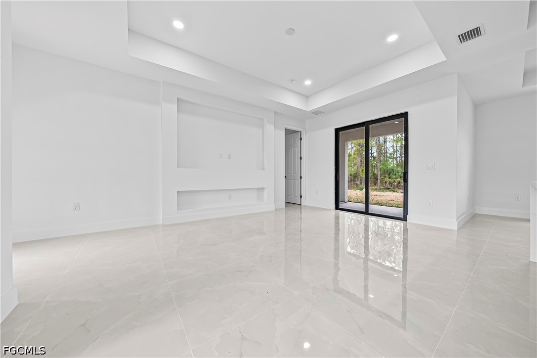3 Bed SingleFamilyResidence for Sale in Lehigh Acres, photo 3