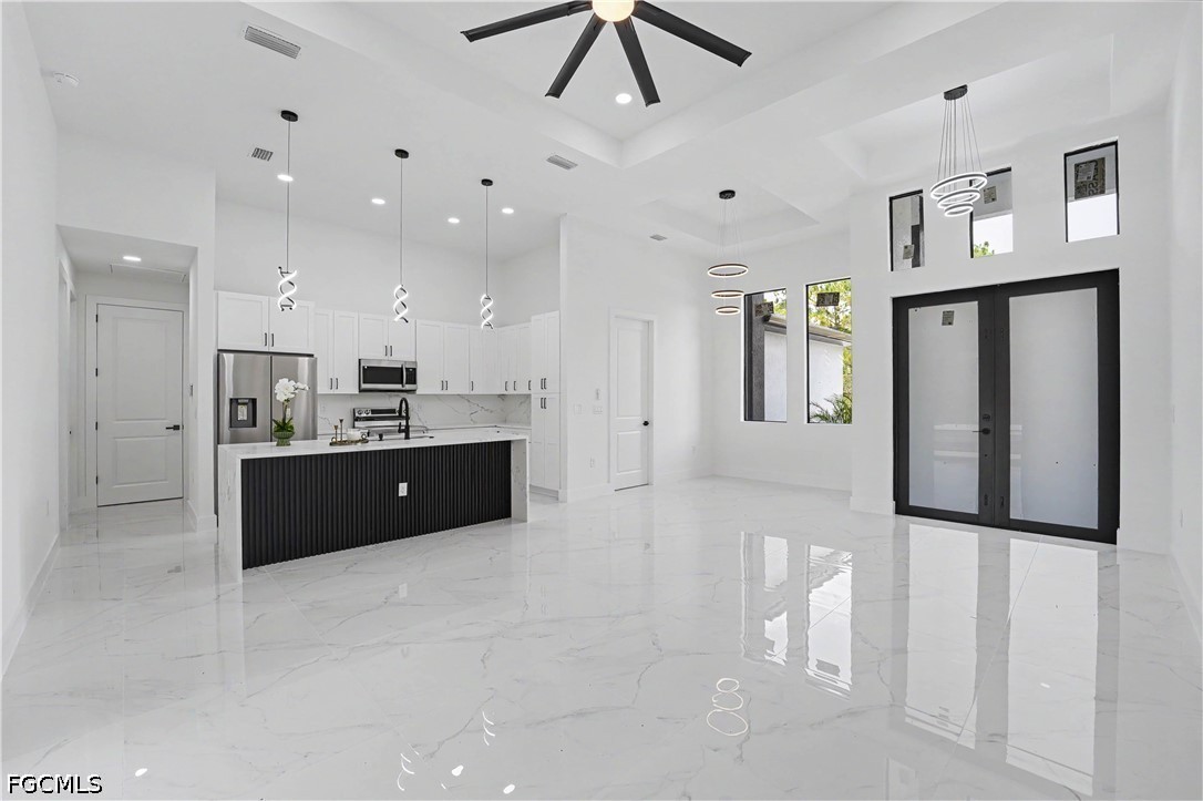3 Bed SingleFamilyResidence for Sale in 951 Plaza, photo 3