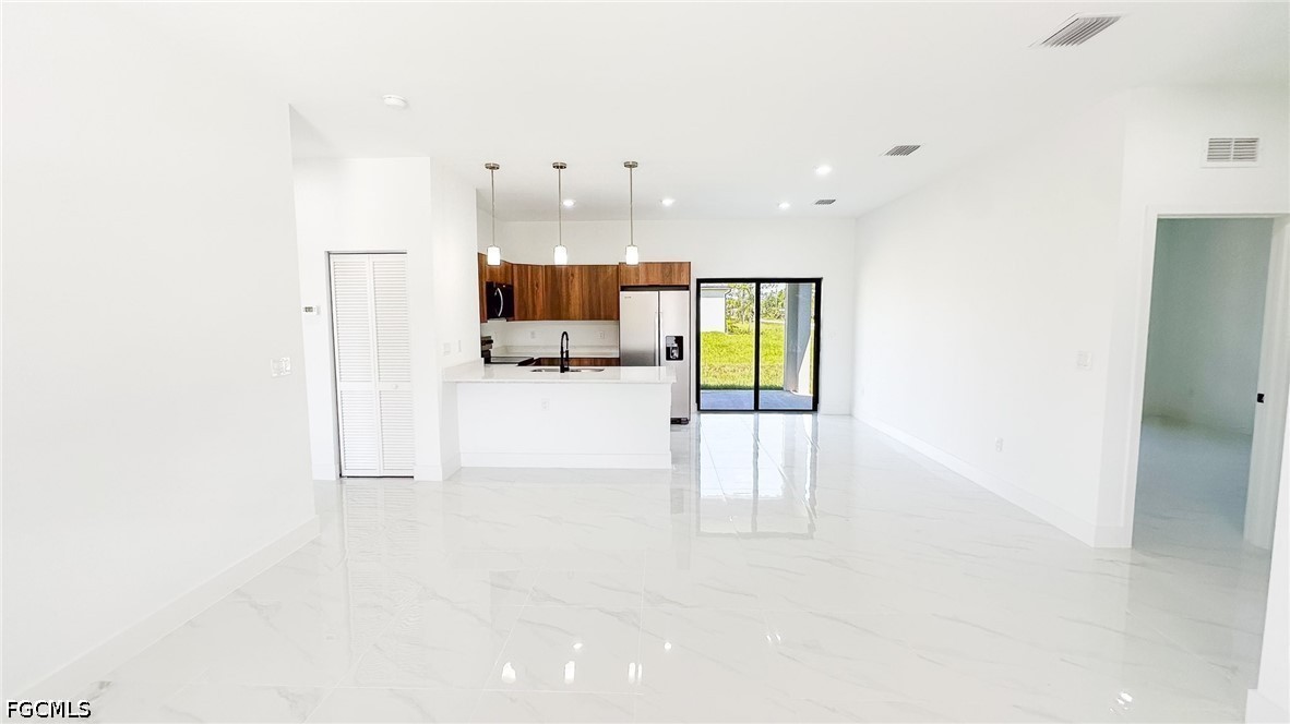 3 Bed SingleFamilyResidence for Sale in Lehigh Acres, photo 3