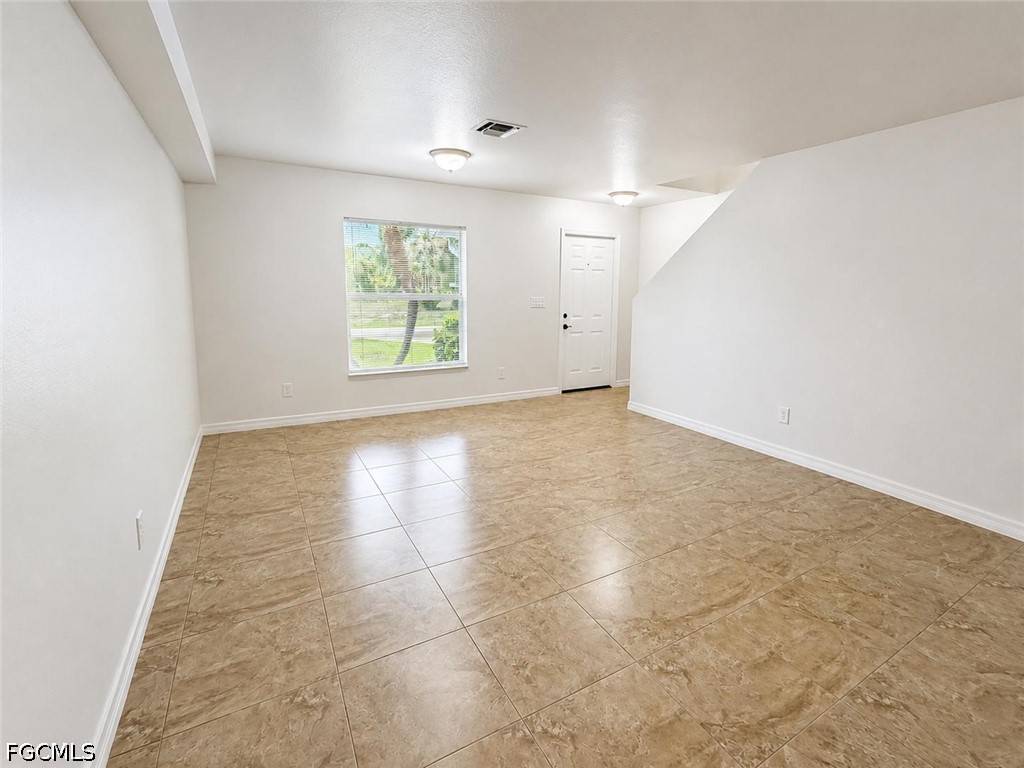 4 Bed SingleFamilyResidence for Sale in Lehigh Acres, photo 3