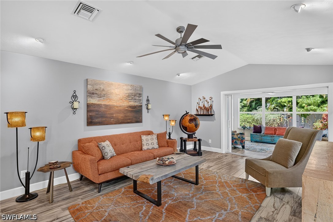 3 Bed SingleFamilyResidence for Sale in Naples Park, photo 3