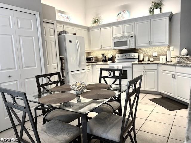 2 Bed Waterfront Home for Sale in Garden Lakes, photo 3