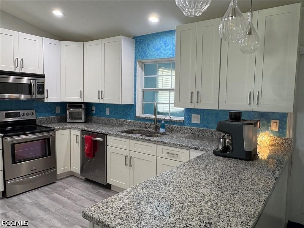 3 Bed SingleFamilyResidence for Sale in Cape Coral, photo 3