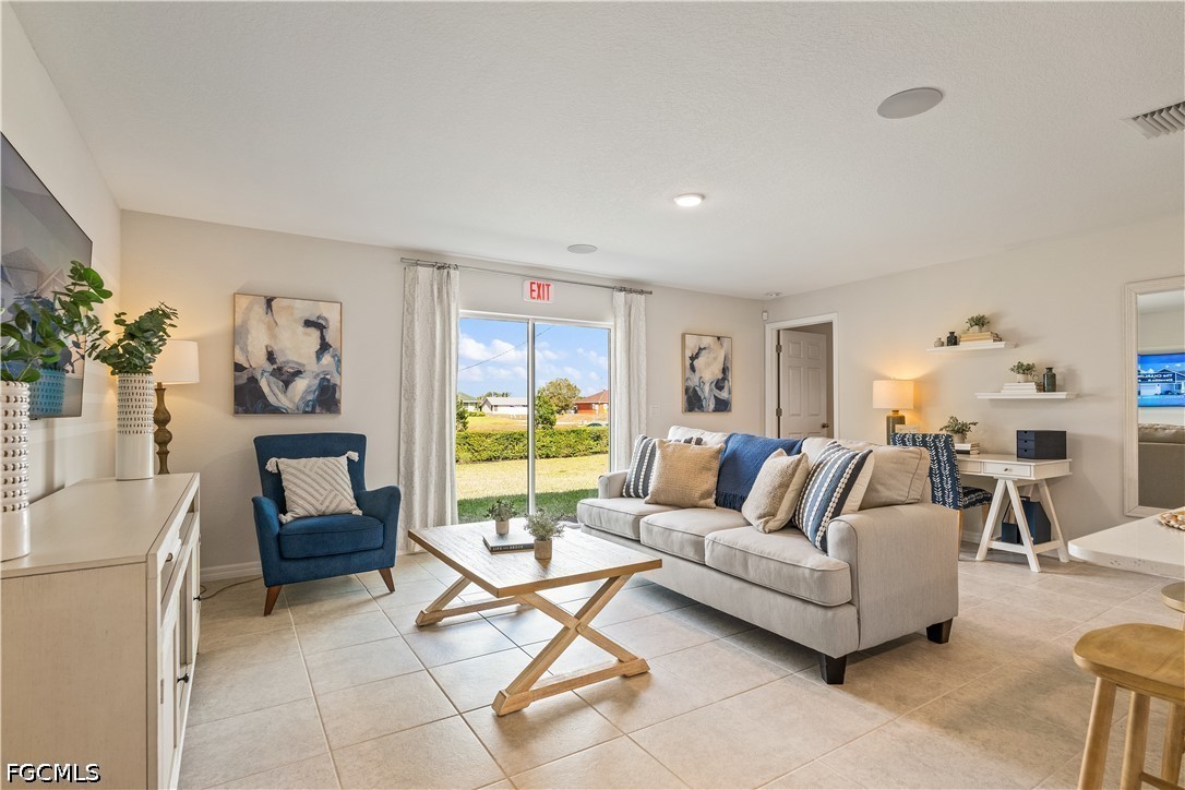 4 Bed SingleFamilyResidence for Sale in Labelle, photo 3