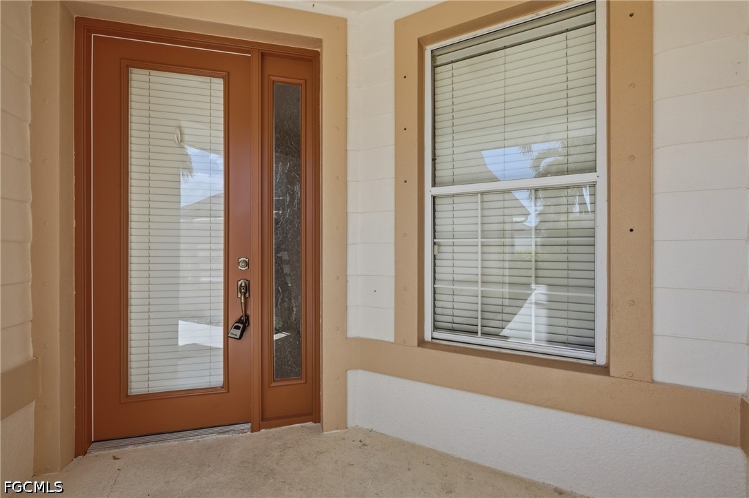 3 Bed Waterfront Home for Sale in Fort Myers, photo 3