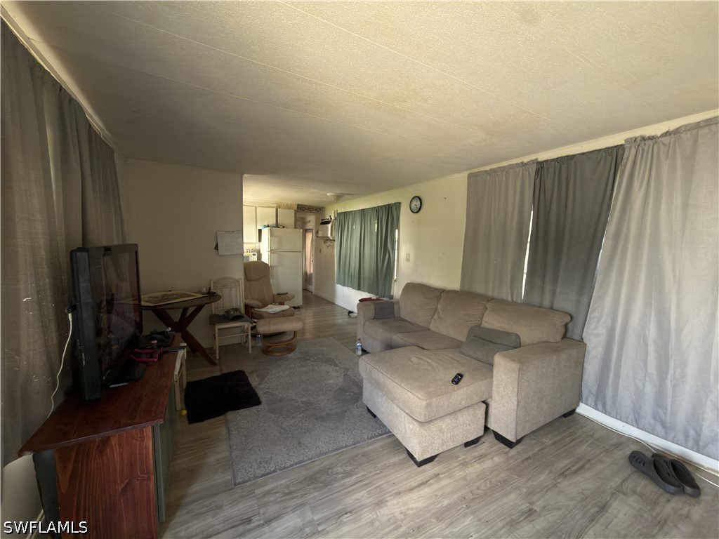 2 Bed ManufacturedHome for Sale in Naples, photo 3