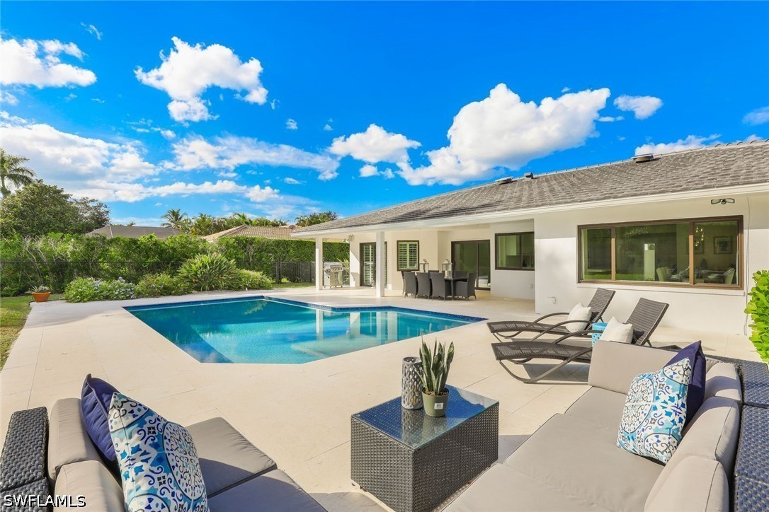 3 Bed Pool Home for Sale in Moorings, photo 3