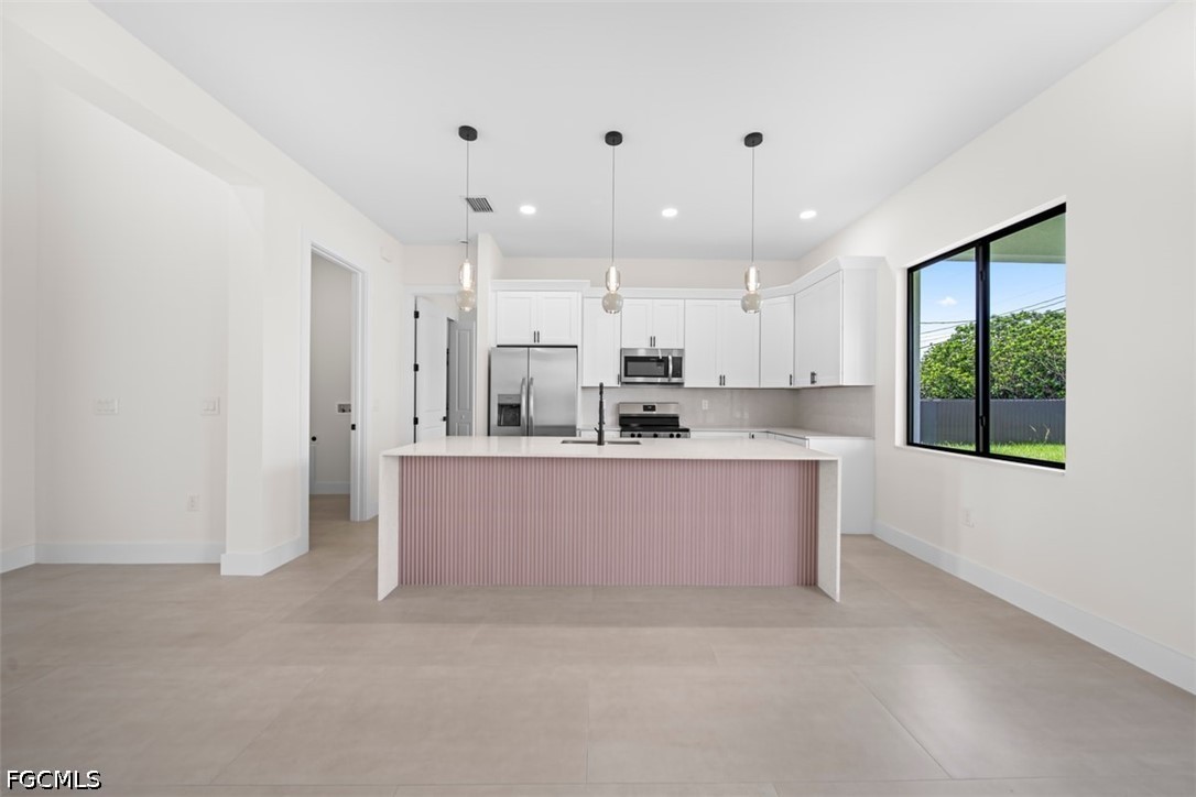 3 Bed SingleFamilyResidence for Sale in Cape Coral, photo 3