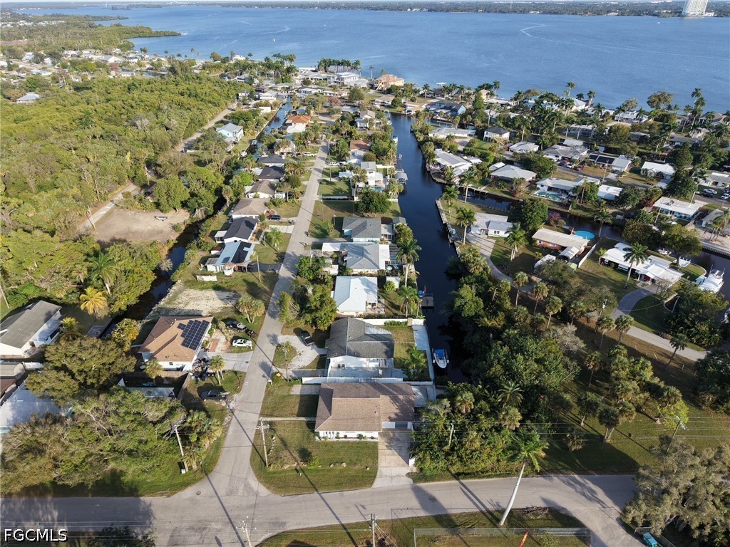 3 Bed Waterfront Home for Sale in Holeusa Estates, photo 3