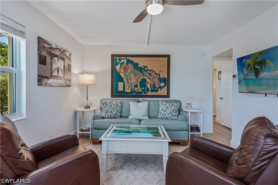 1 Bed Waterfront Home for Sale in Marco Island, photo 3