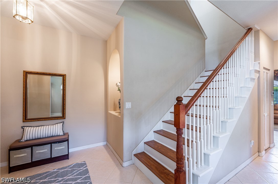 5 Bed SingleFamilyResidence for Sale in Naples, photo 3