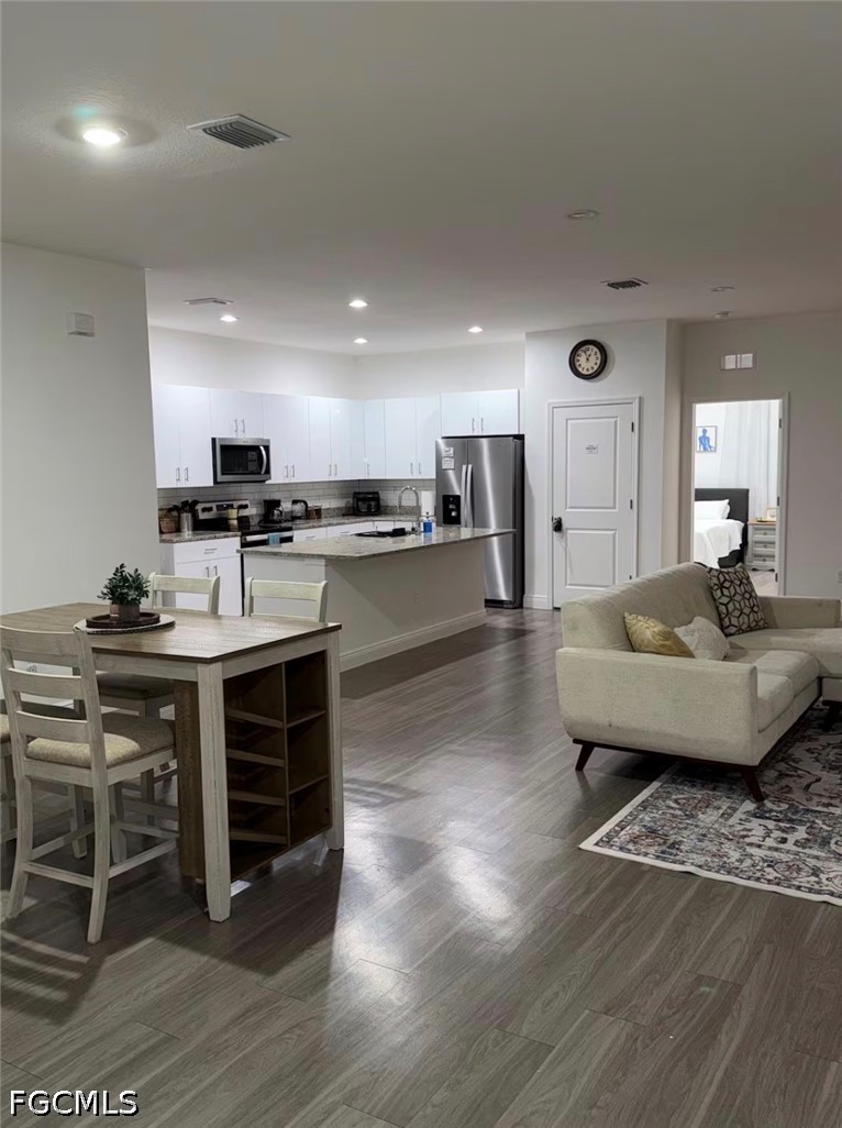 3 Bed SingleFamilyResidence for Sale in Labelle, photo 3