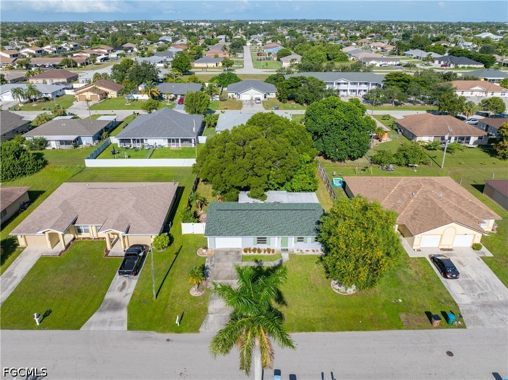2 Bed SingleFamilyResidence for Sale in Cape Coral, photo 3
