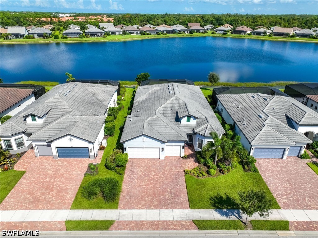 3 Bed Pool Home for Sale in Winding Cypress, photo 3